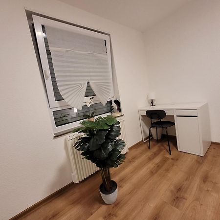 Living Flat, Eine Wohnung Mit Zwei Schlafzimmern Und Balkon ชอร์นดอร์ฟ ภายนอก รูปภาพ