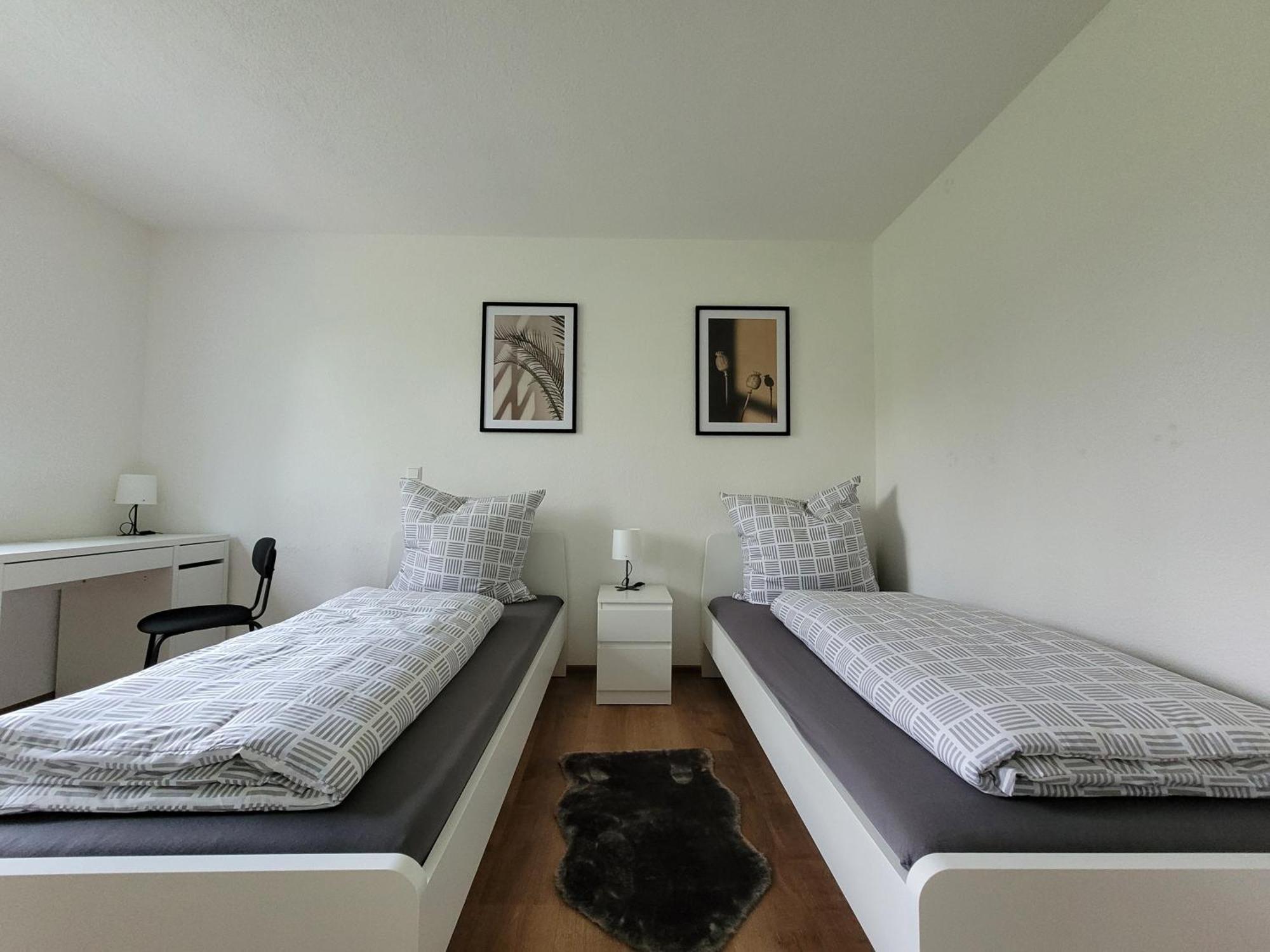 Living Flat, Eine Wohnung Mit Zwei Schlafzimmern Und Balkon ชอร์นดอร์ฟ ภายนอก รูปภาพ