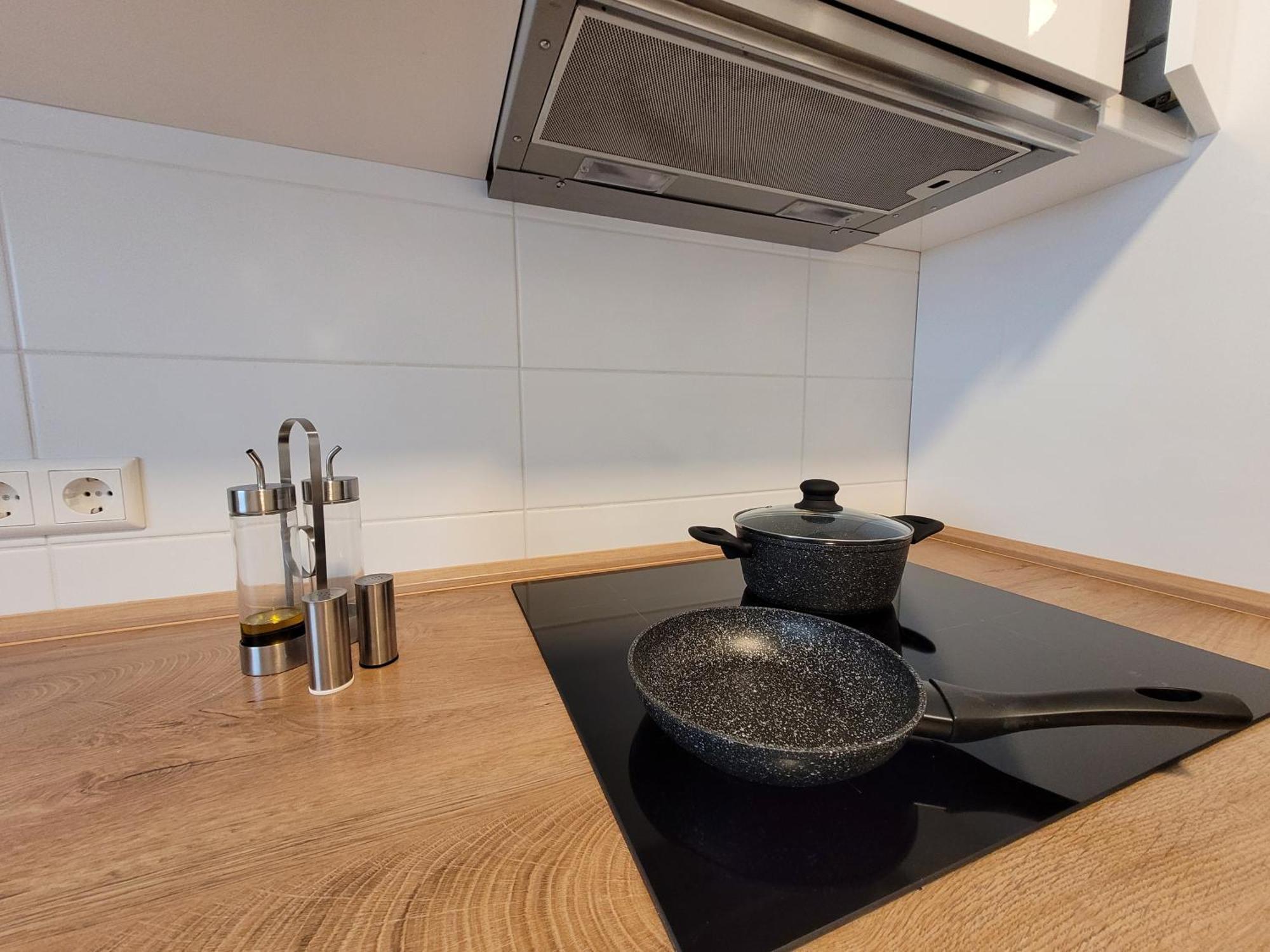 Living Flat, Eine Wohnung Mit Zwei Schlafzimmern Und Balkon ชอร์นดอร์ฟ ภายนอก รูปภาพ
