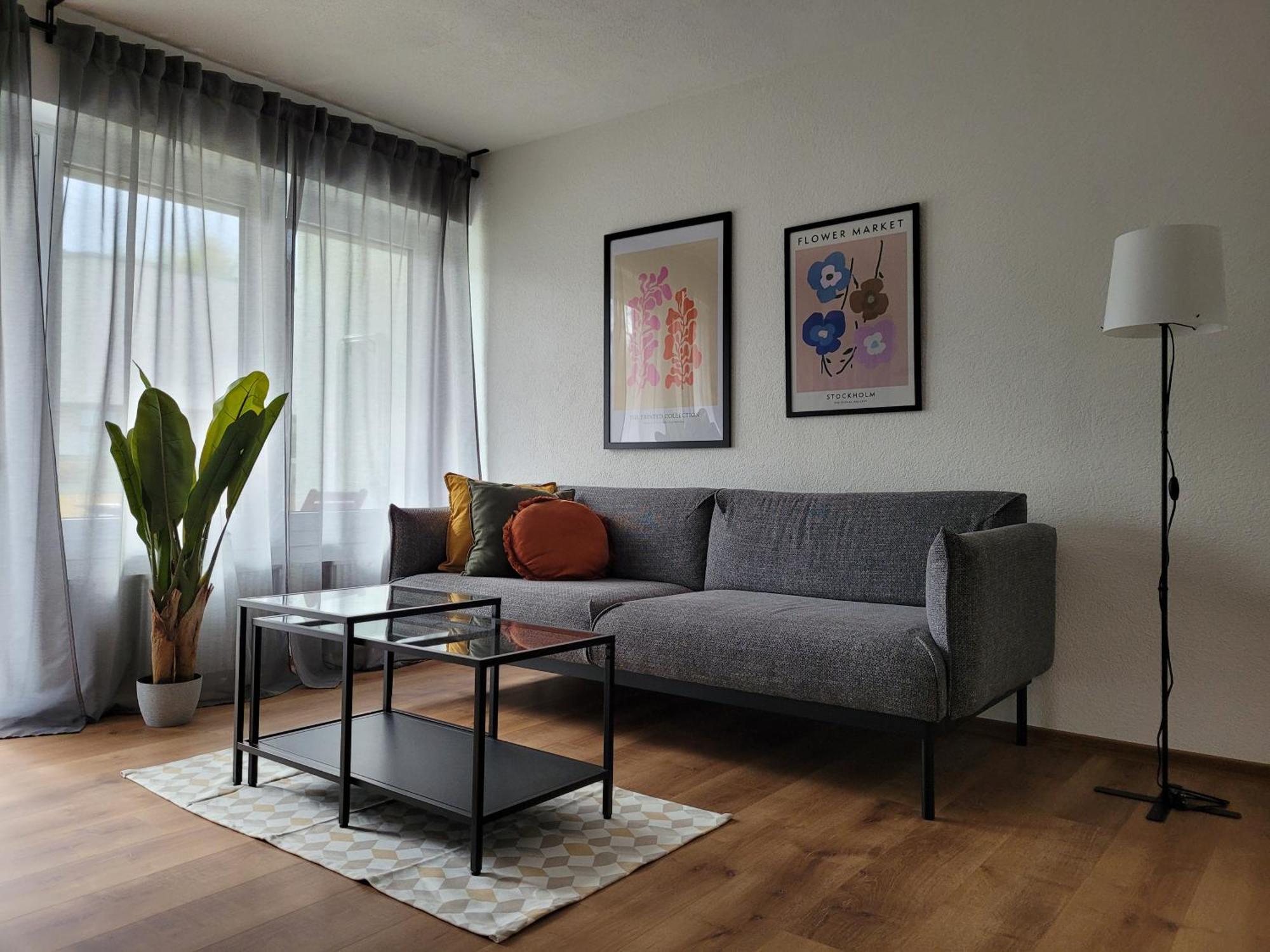 Living Flat, Eine Wohnung Mit Zwei Schlafzimmern Und Balkon ชอร์นดอร์ฟ ภายนอก รูปภาพ