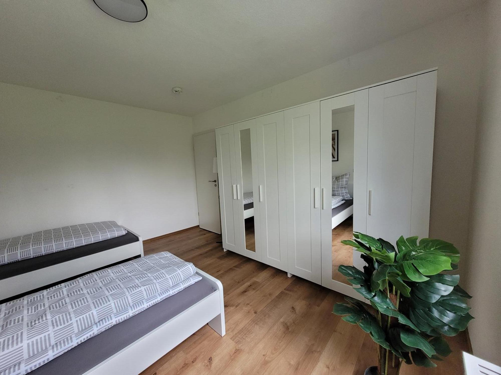 Living Flat, Eine Wohnung Mit Zwei Schlafzimmern Und Balkon ชอร์นดอร์ฟ ภายนอก รูปภาพ