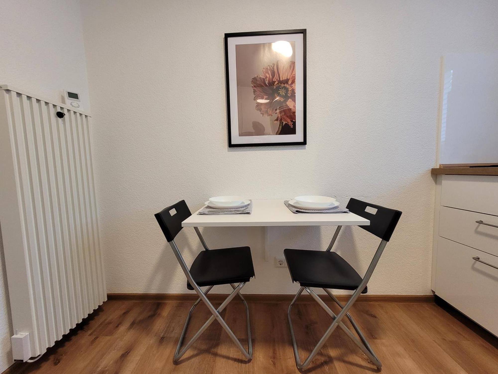 Living Flat, Eine Wohnung Mit Zwei Schlafzimmern Und Balkon ชอร์นดอร์ฟ ภายนอก รูปภาพ