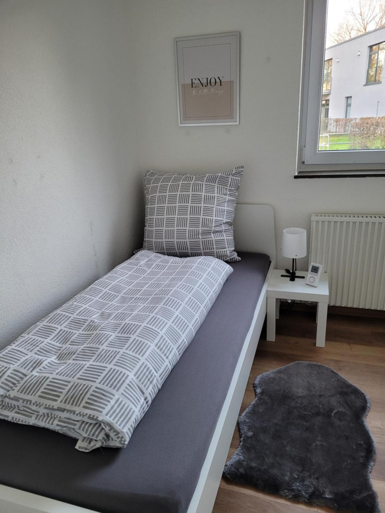 Living Flat, Eine Wohnung Mit Zwei Schlafzimmern Und Balkon ชอร์นดอร์ฟ ภายนอก รูปภาพ