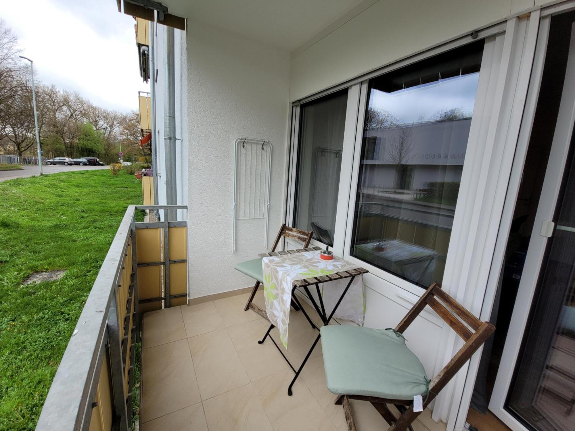 Living Flat, Eine Wohnung Mit Zwei Schlafzimmern Und Balkon ชอร์นดอร์ฟ ภายนอก รูปภาพ