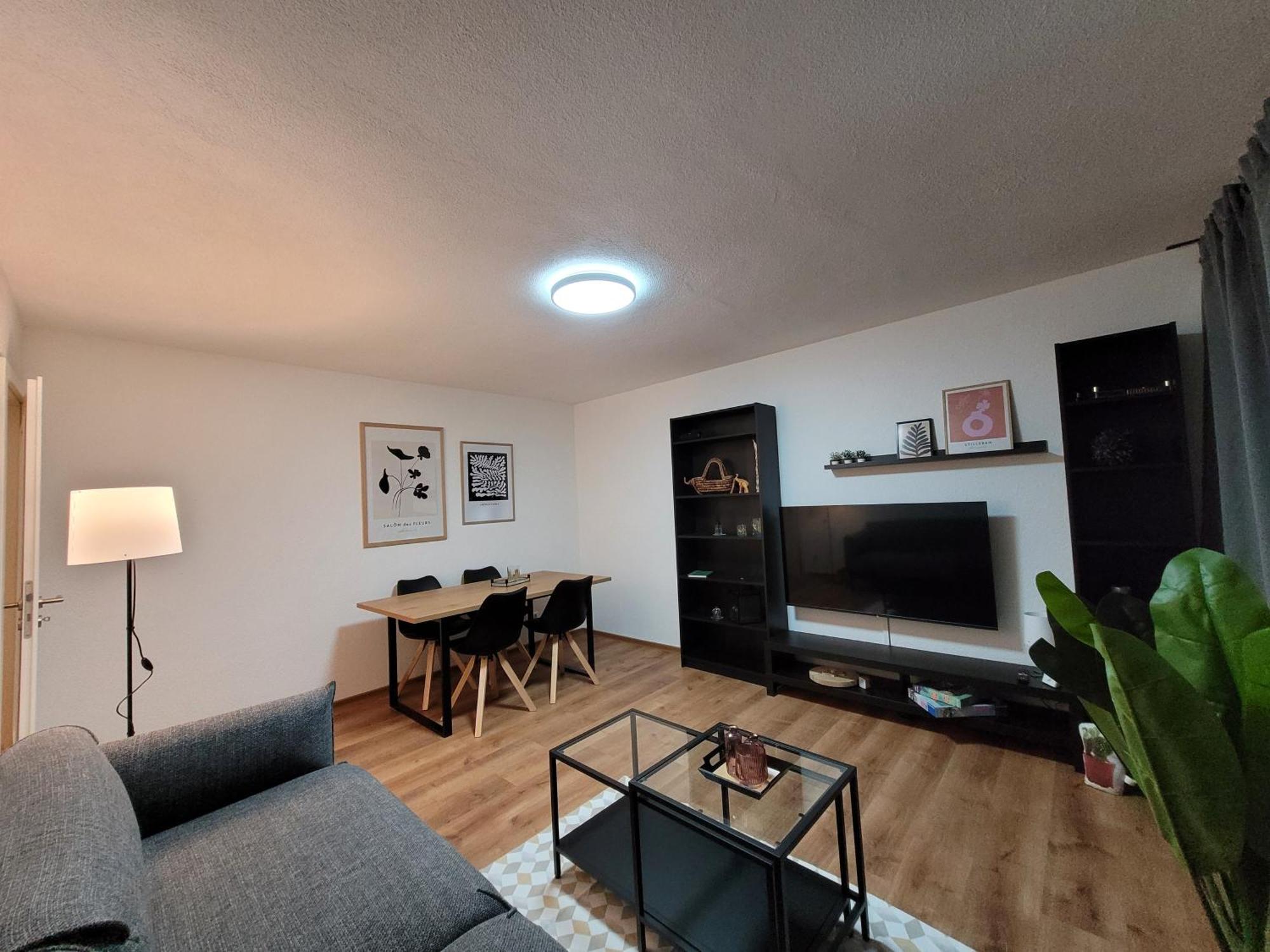 Living Flat, Eine Wohnung Mit Zwei Schlafzimmern Und Balkon ชอร์นดอร์ฟ ภายนอก รูปภาพ