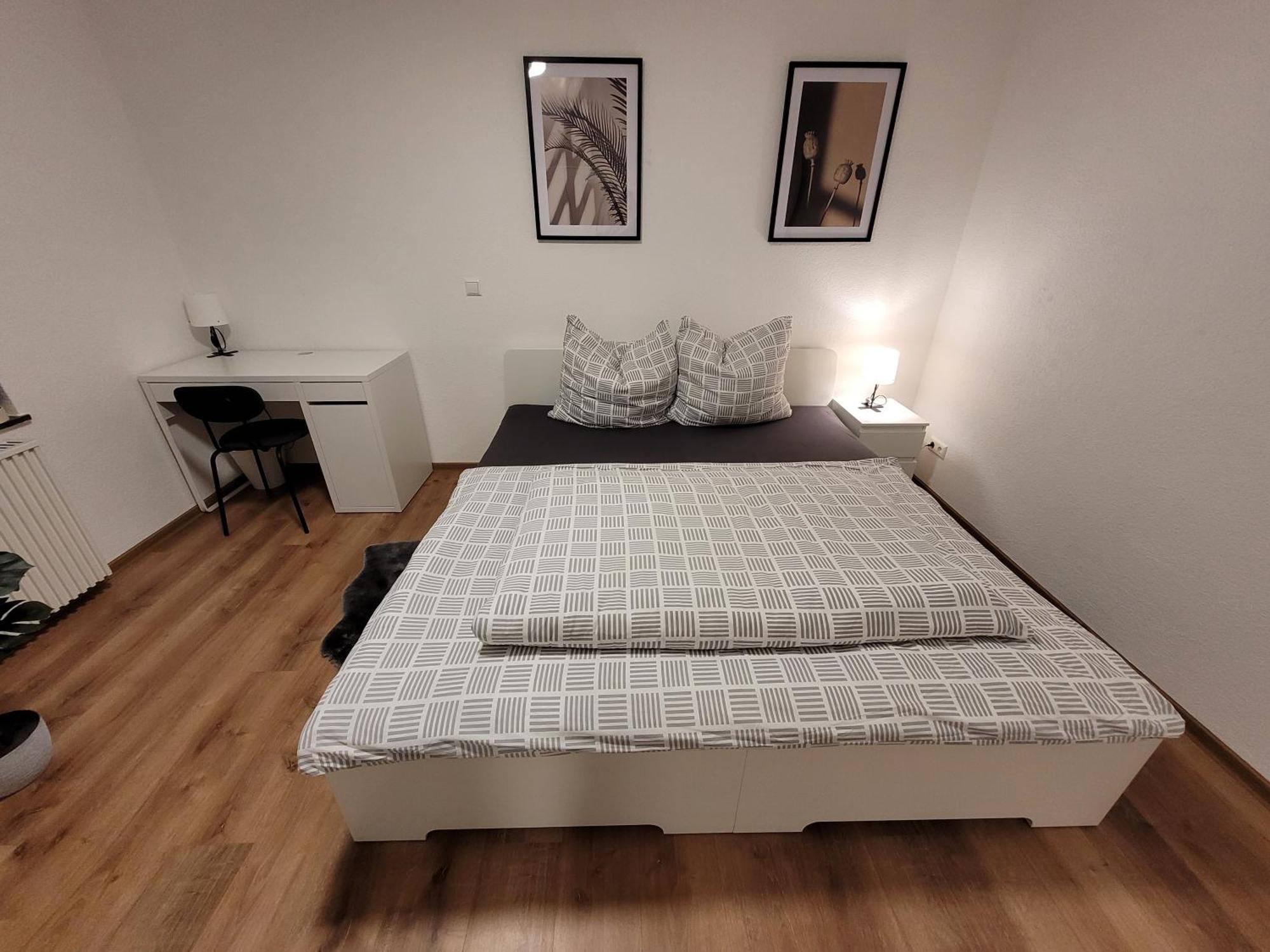 Living Flat, Eine Wohnung Mit Zwei Schlafzimmern Und Balkon ชอร์นดอร์ฟ ภายนอก รูปภาพ